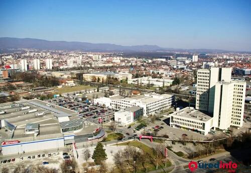 Uredi za najam u Chromos Tower